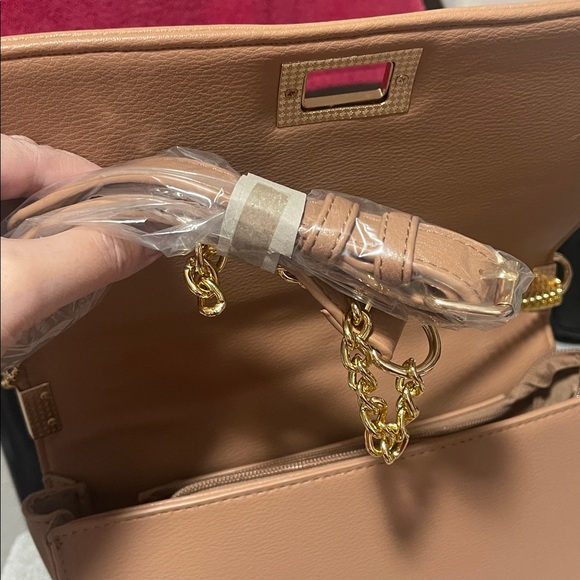 NWT VEGAN Crossbody Bag with Removal, Adjustable Strap. TAUPE - Picture 7 of 9